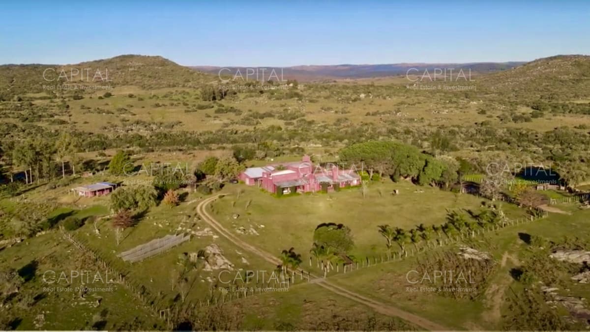Pintoresco Campo en venta con ubicación y entorno privilegiado