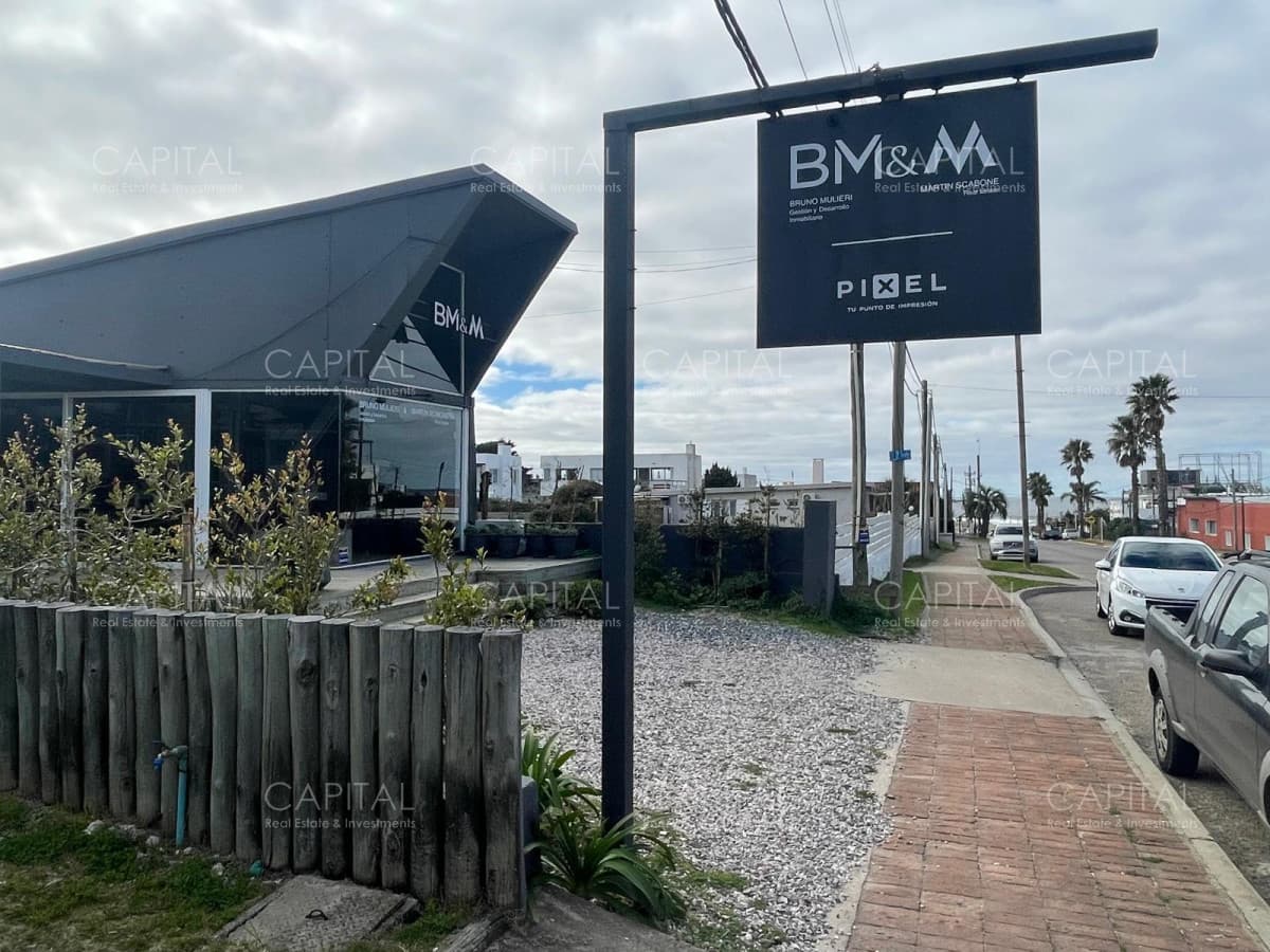 Local con excelente ubicación sobre Ruta 10 en Manantiales