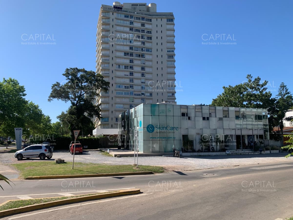 Local en Venta sobre Pedragosa Sierra y Av Roosevelt