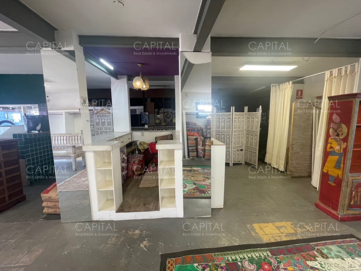 Local comercial en el corazón de La Barra sobre Ruta 10