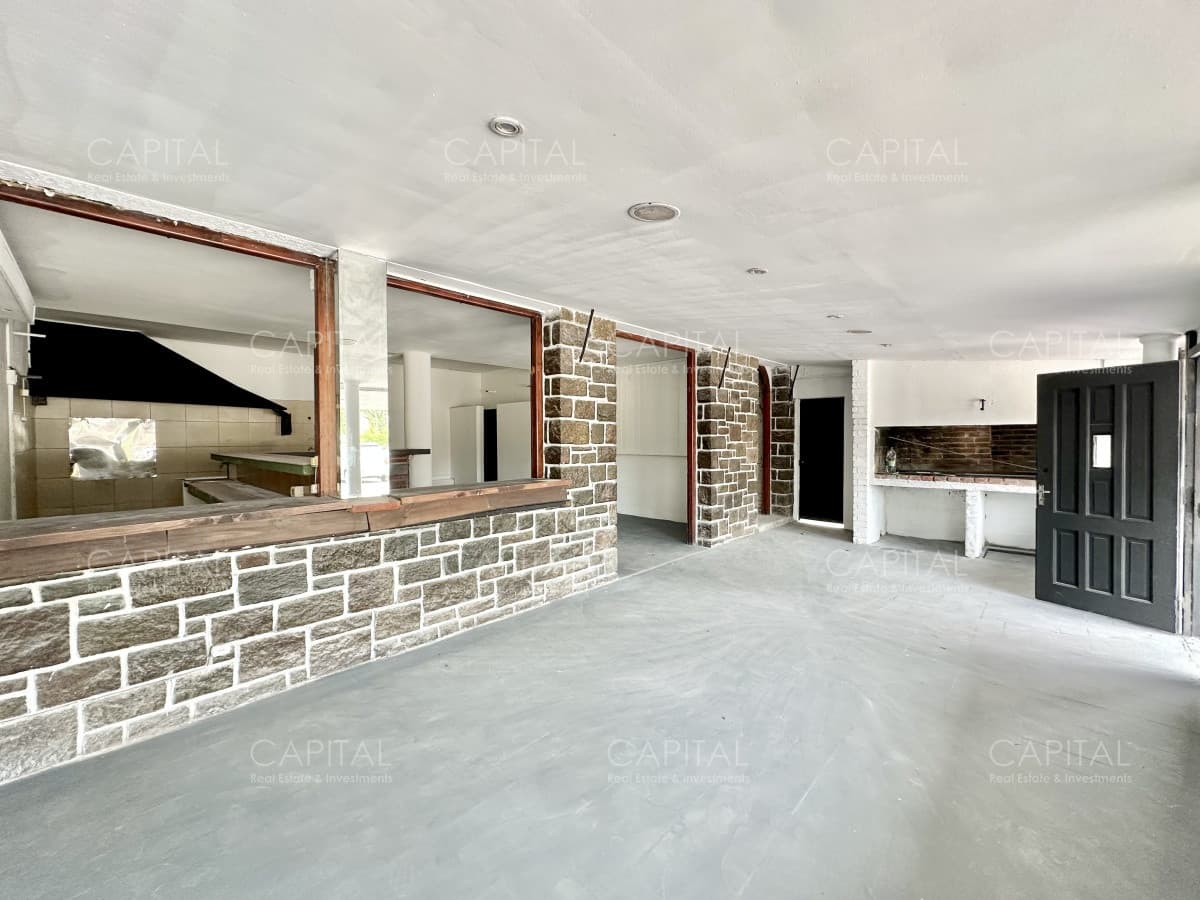 Local Comercial en Venta Punta del Este con RENTA