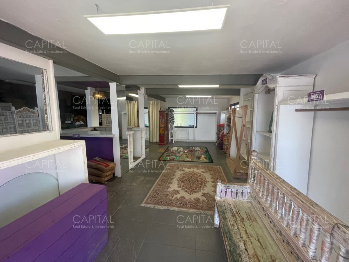 Local comercial en el corazón de La Barra sobre Ruta 10