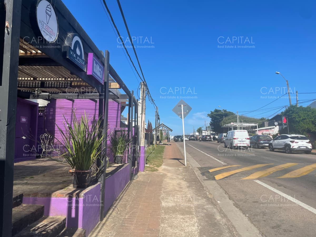 Local comercial en el corazón de La Barra sobre Ruta 10