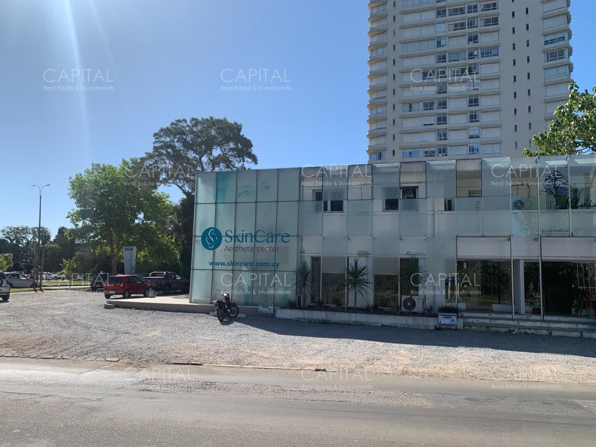 Local en Venta sobre Pedragosa Sierra y Av Roosevelt