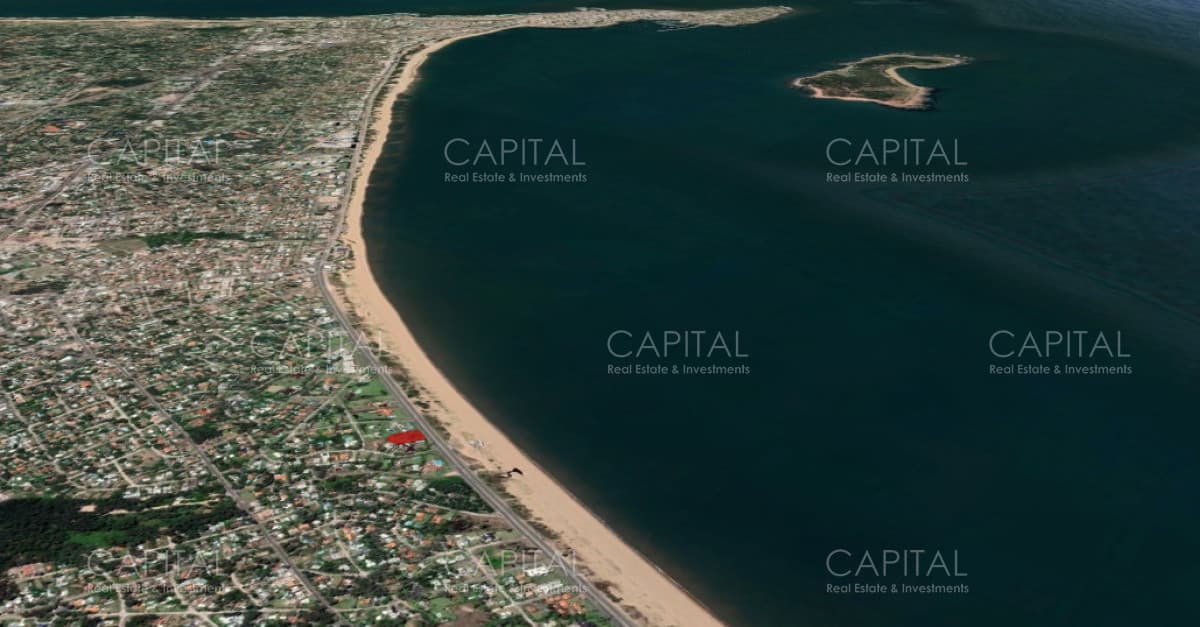 Lote de 3000m2 frente al mar en venta, Punta del Este.