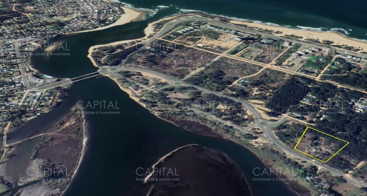 Lote en venta en Rincón del Indio, Punta del Este a metros de La Barra ideal para inversionistas, barrio privado o edificio.
