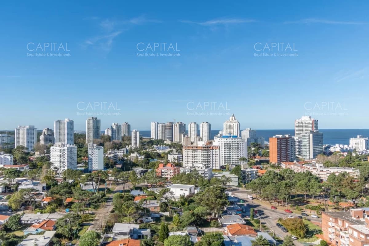 Lote apto para construir en altura en Punta del Este