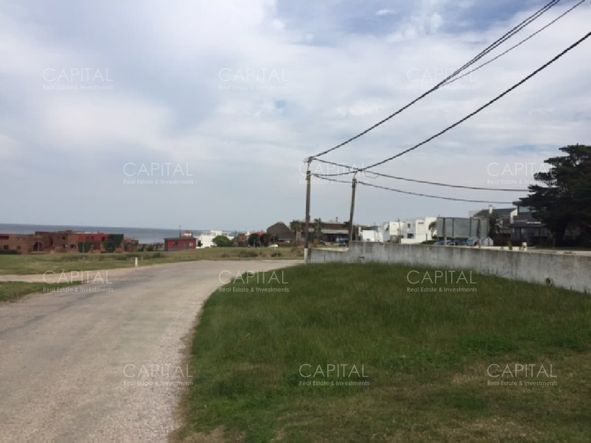 Terreno en Manantiales a 200 mts del mar apto para construir proyecto