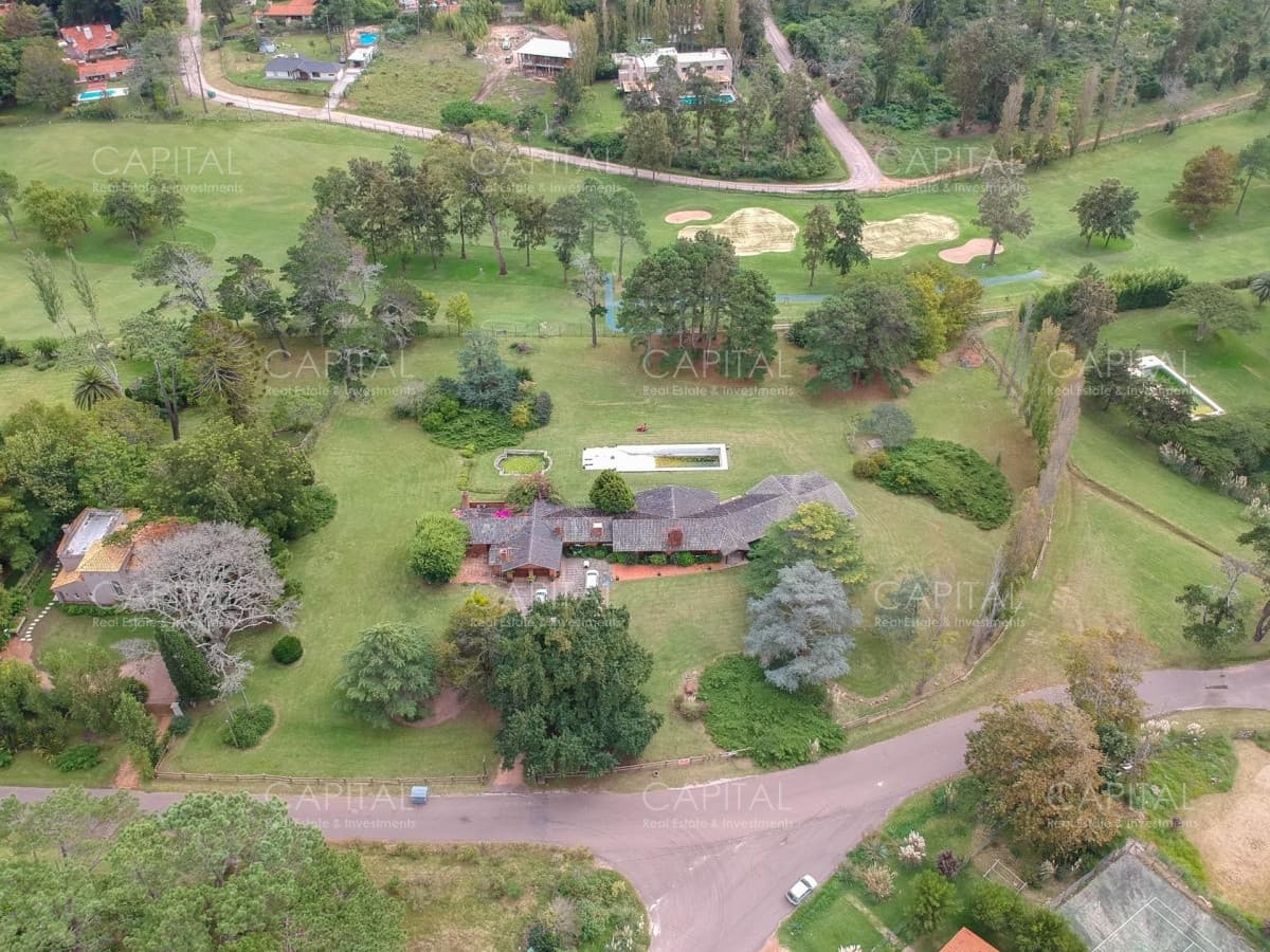 Terreno de 9000m2 en venta, Playa Brava.