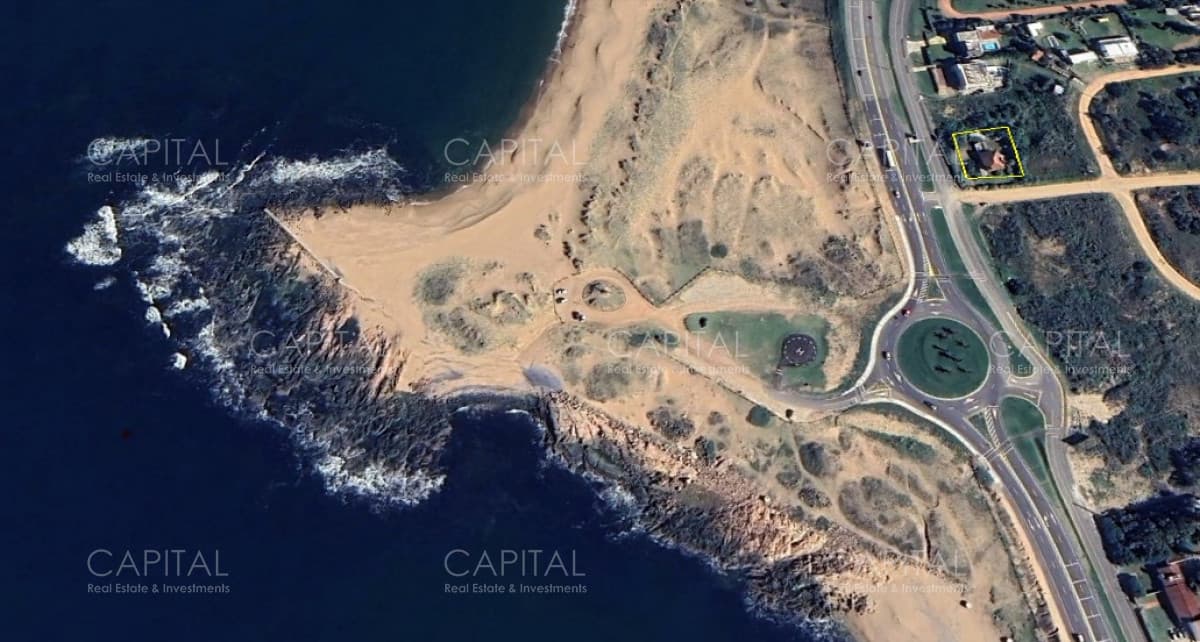 Lote primera fila en Playa Mansa de Punta del Este en Venta