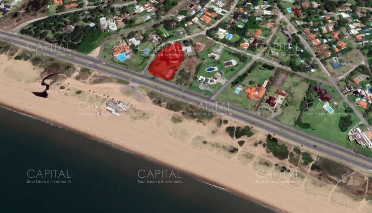 Lote de 4000m2 frente al mar en venta, Punta del Este.