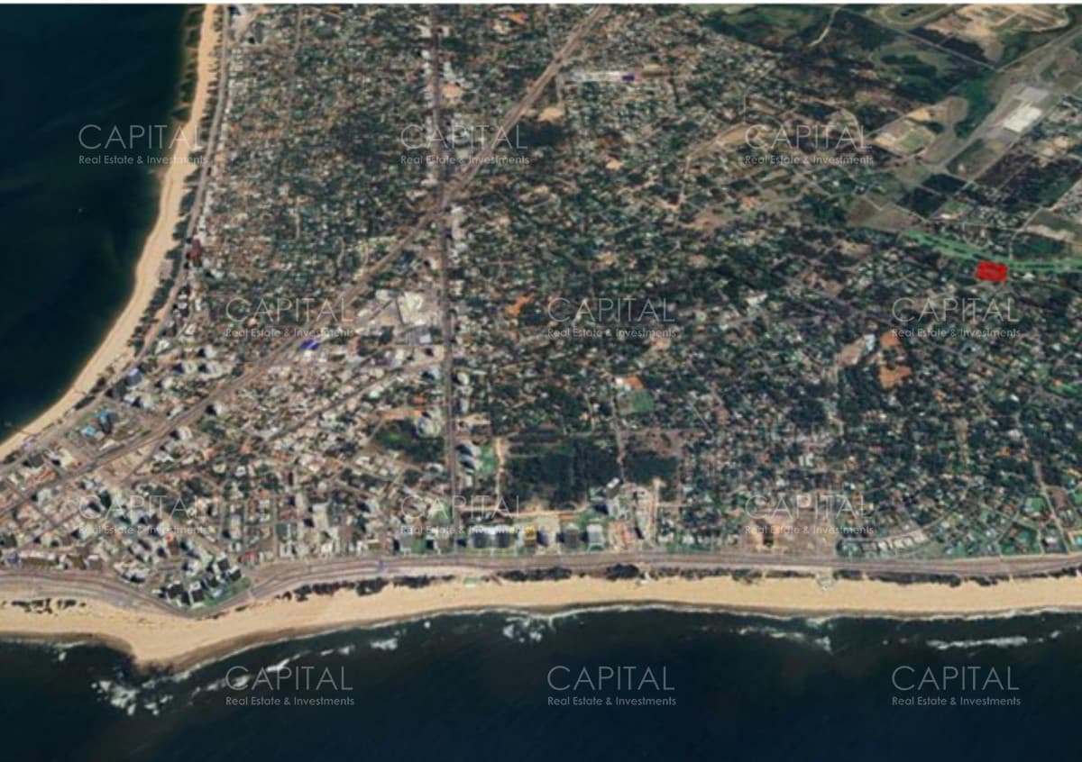 Terreno de 9000m2 en venta, Playa Brava.