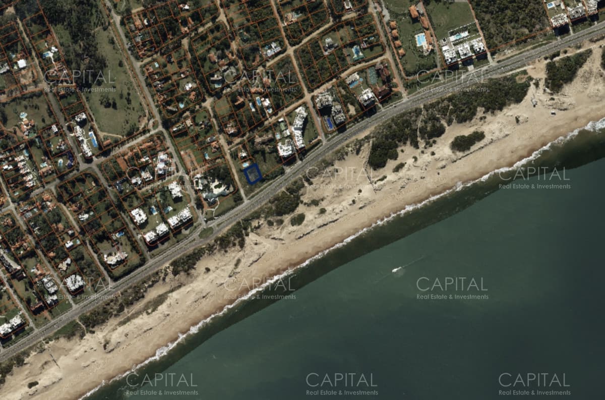 Terreno en venta primera linea en Playa Brava