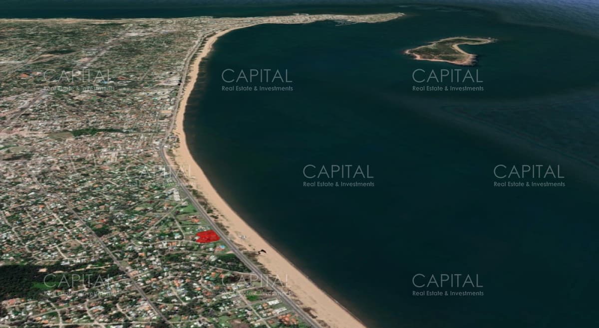 Lote de 7000m2 frente al mar en venta Punta Este.
