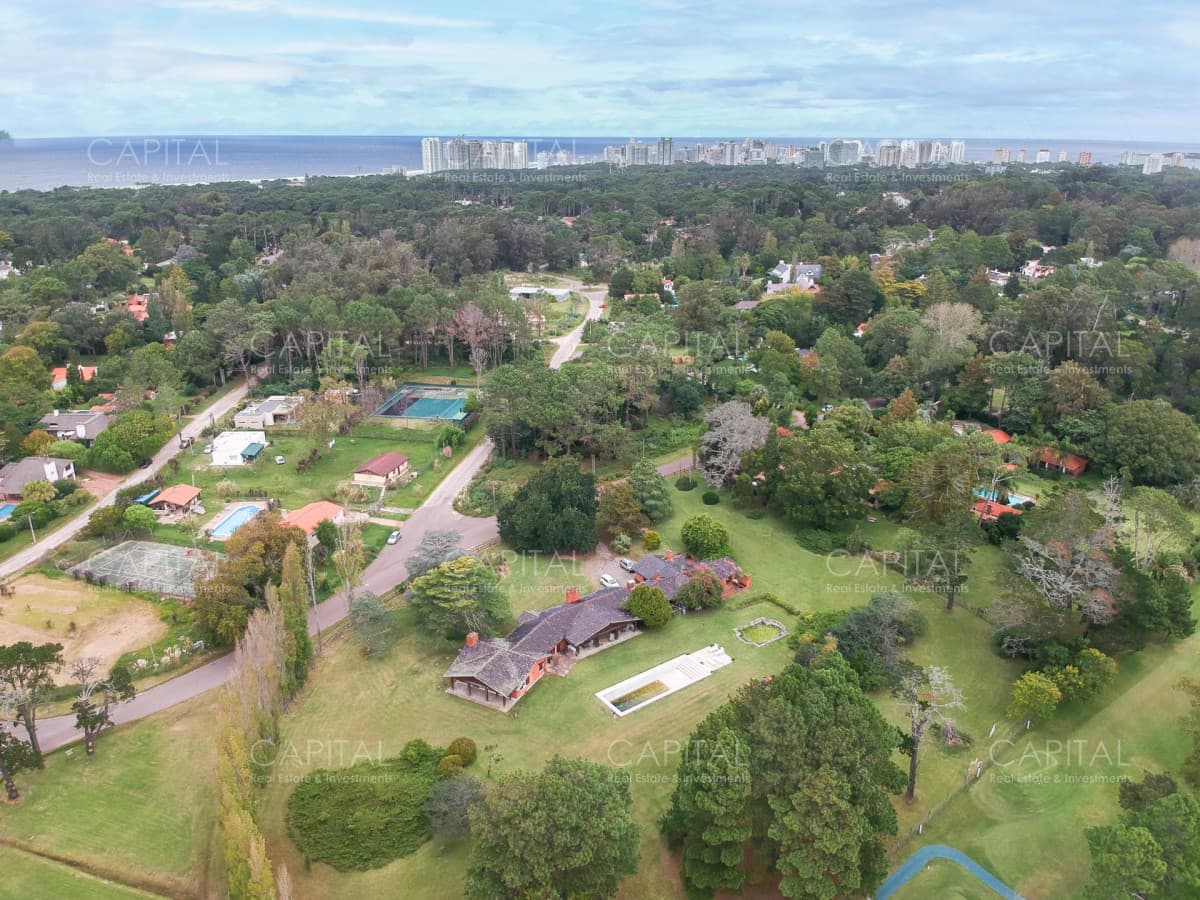 Terreno de 9000m2 en venta, Playa Brava.