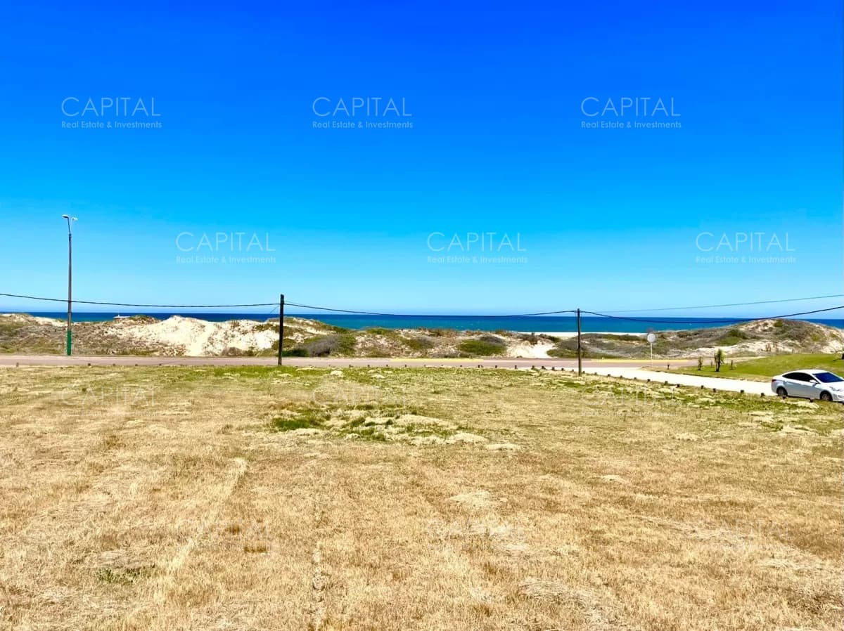 Lote Primera Linea Frente al Mar en Montoya, La Barra, Punta del Este en Venta, Ideal para Edificaciones e Inversores