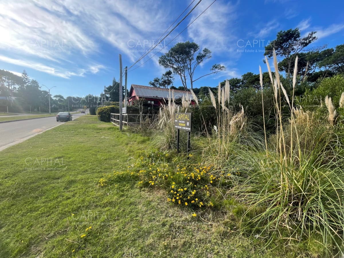 Terreno en venta a pocos pasos de Playa Montoya