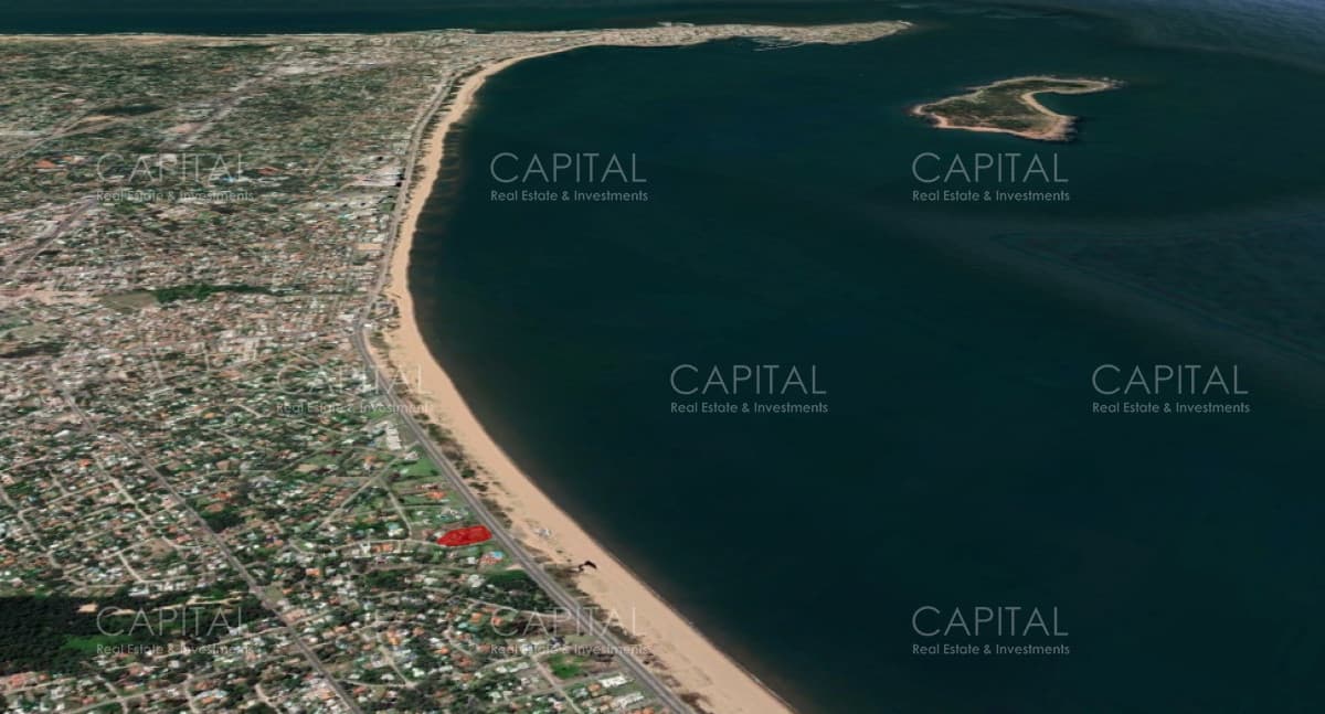 Lote de 4000m2 frente al mar en venta, Punta del Este.