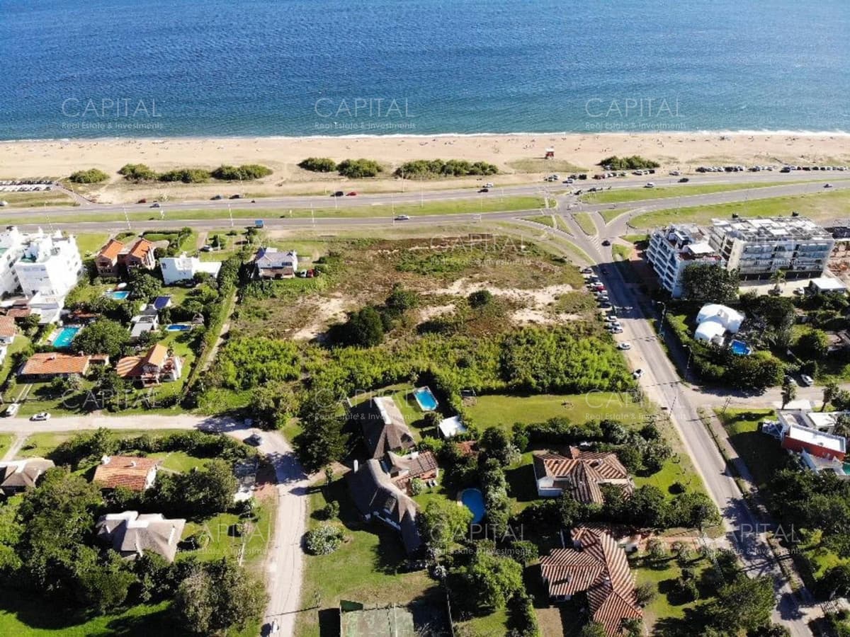 Terreno Frente al Mar Lote 10.376 m2 frente al mar Punta del Este