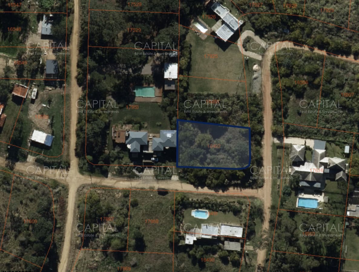 Lote en venta en Club de La Barra próximo al centro de la Barra