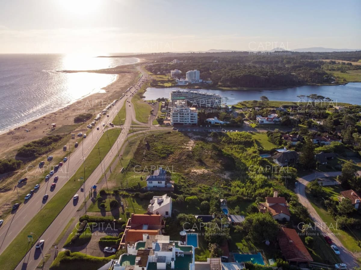 Terreno Frente al Mar Lote 10.376 m2 frente al mar Punta del Este