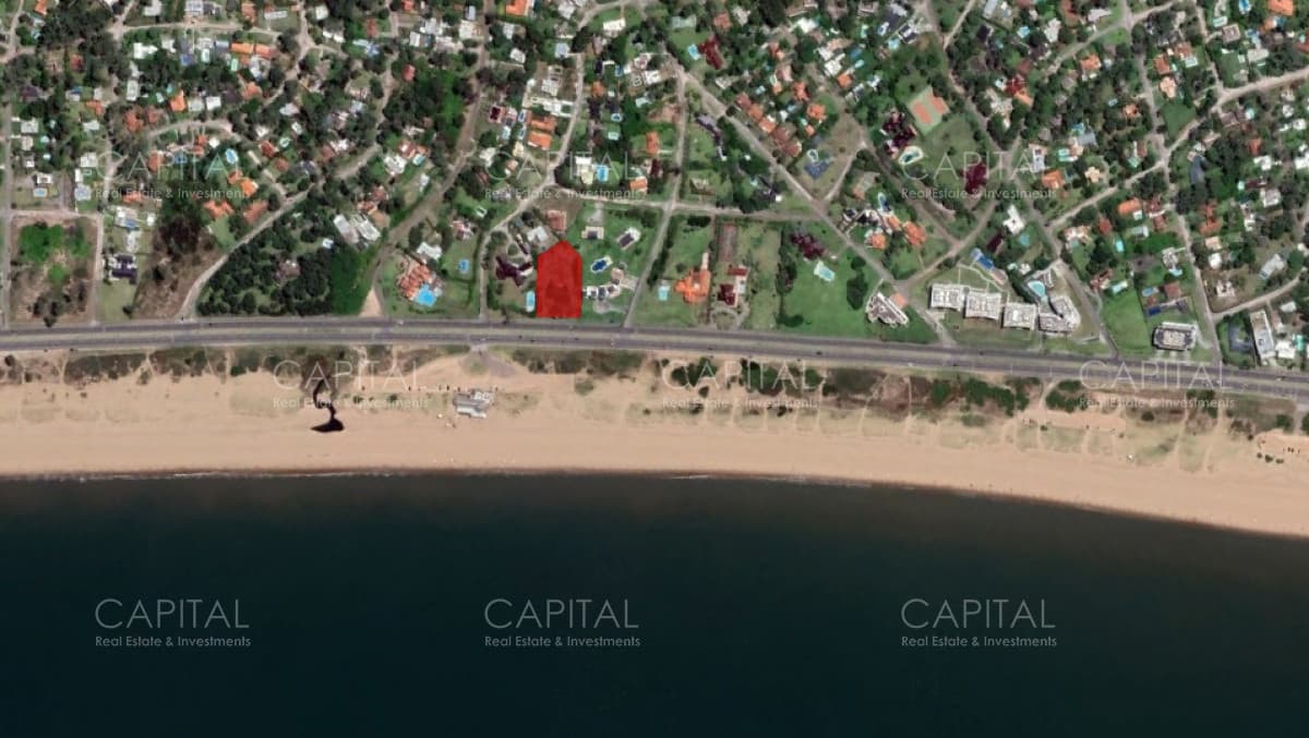 Lote de 3000m2 frente al mar en venta, Punta del Este.