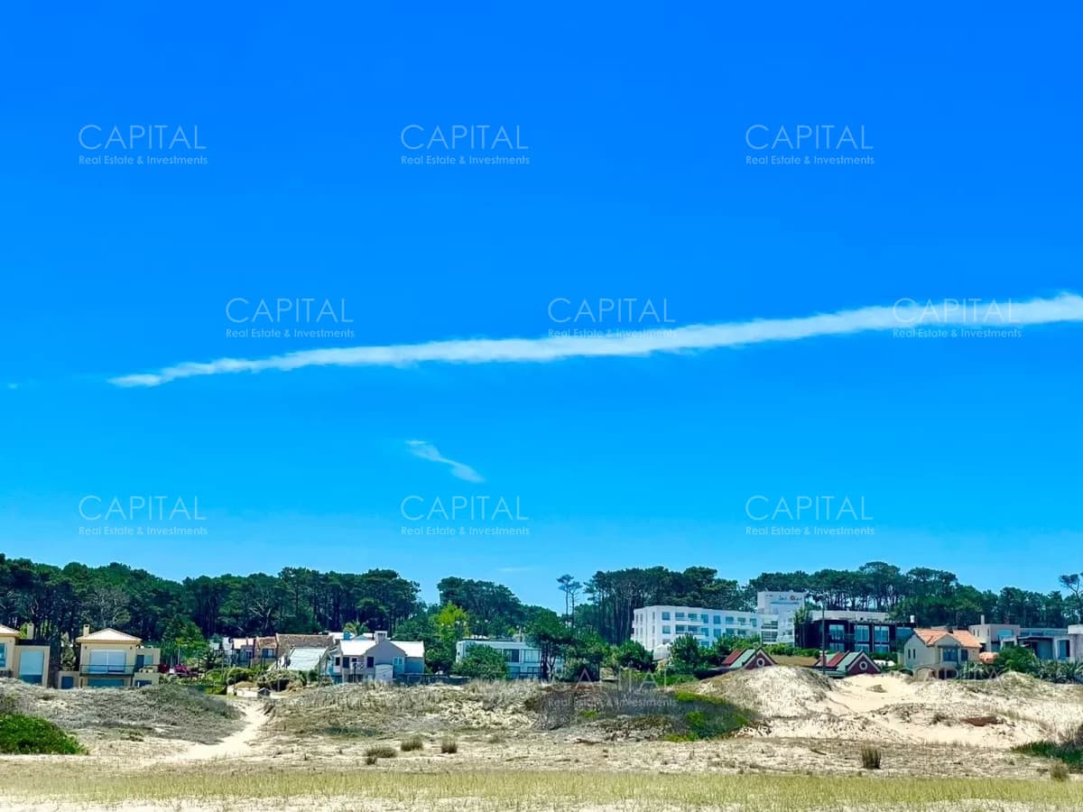 Lote Primera Linea Frente al Mar en Montoya, La Barra, Punta del Este en Venta, Ideal para Edificaciones e Inversores