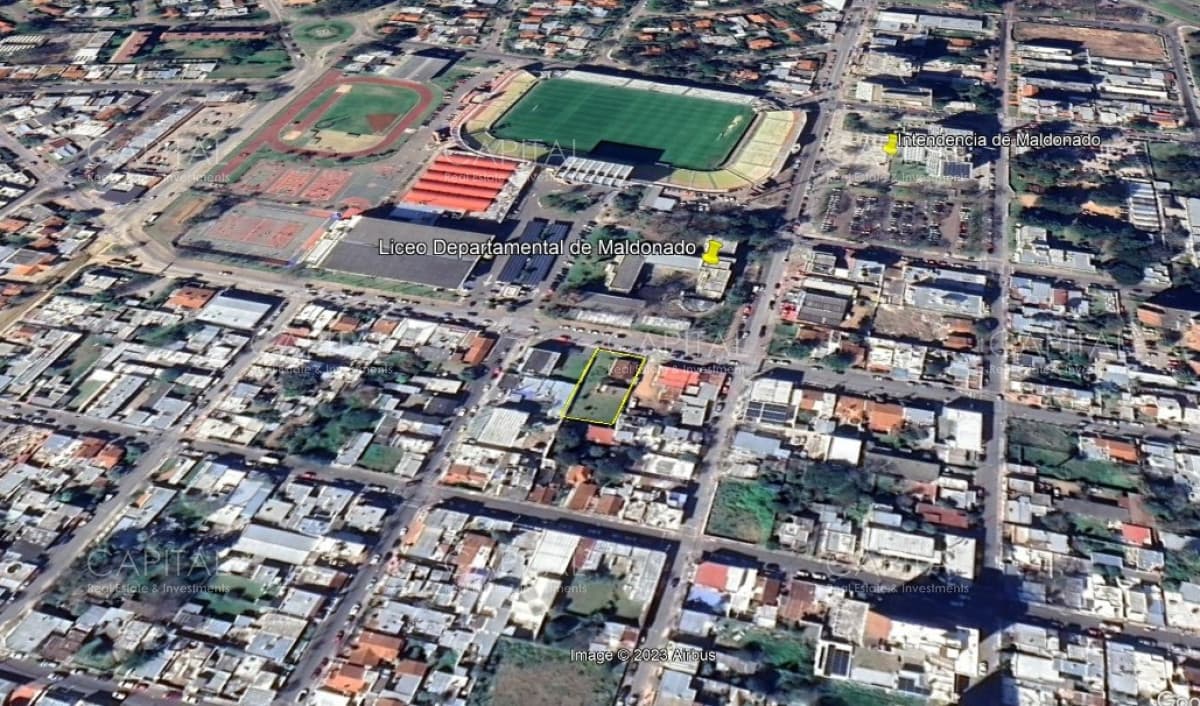 Lote apto para construir en altura en el Centro de Maldonado