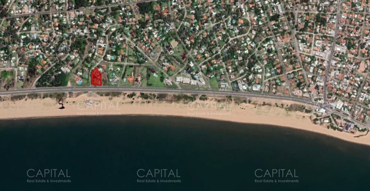 Lote de 4000m2 frente al mar en venta, Punta del Este.