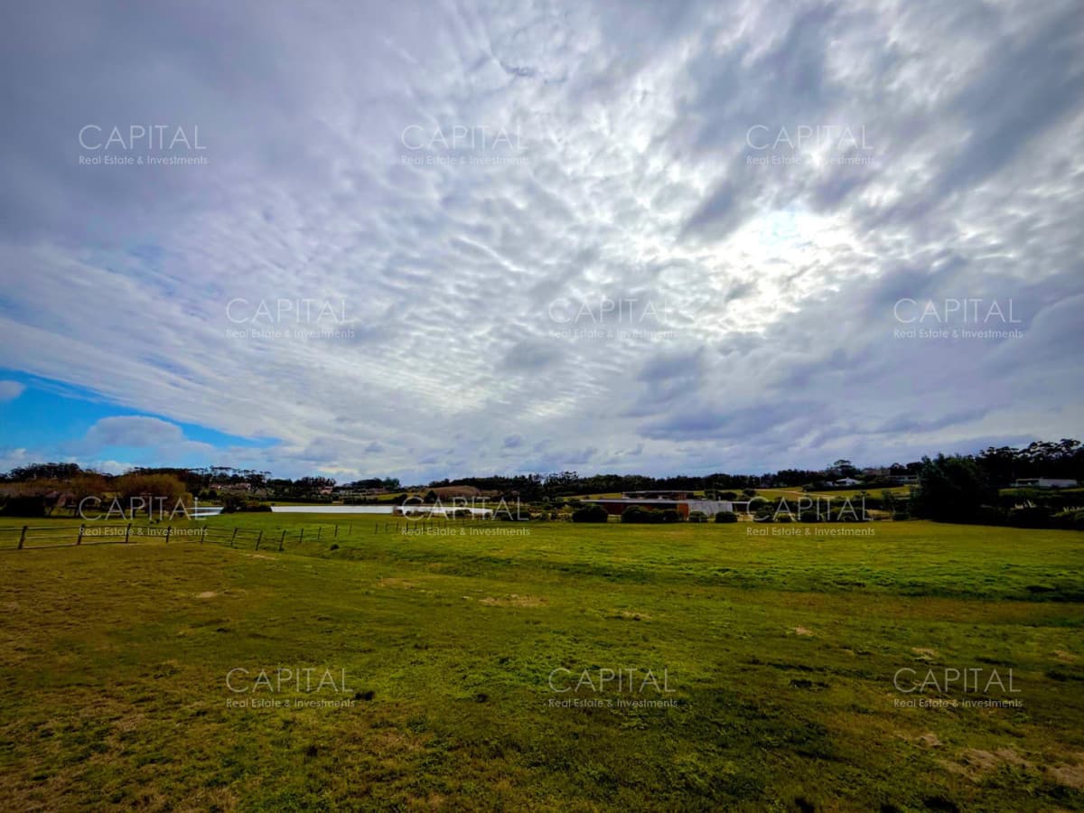 Terreno en venta en exclusivo barrio privado Laguna Estate en Manantiales