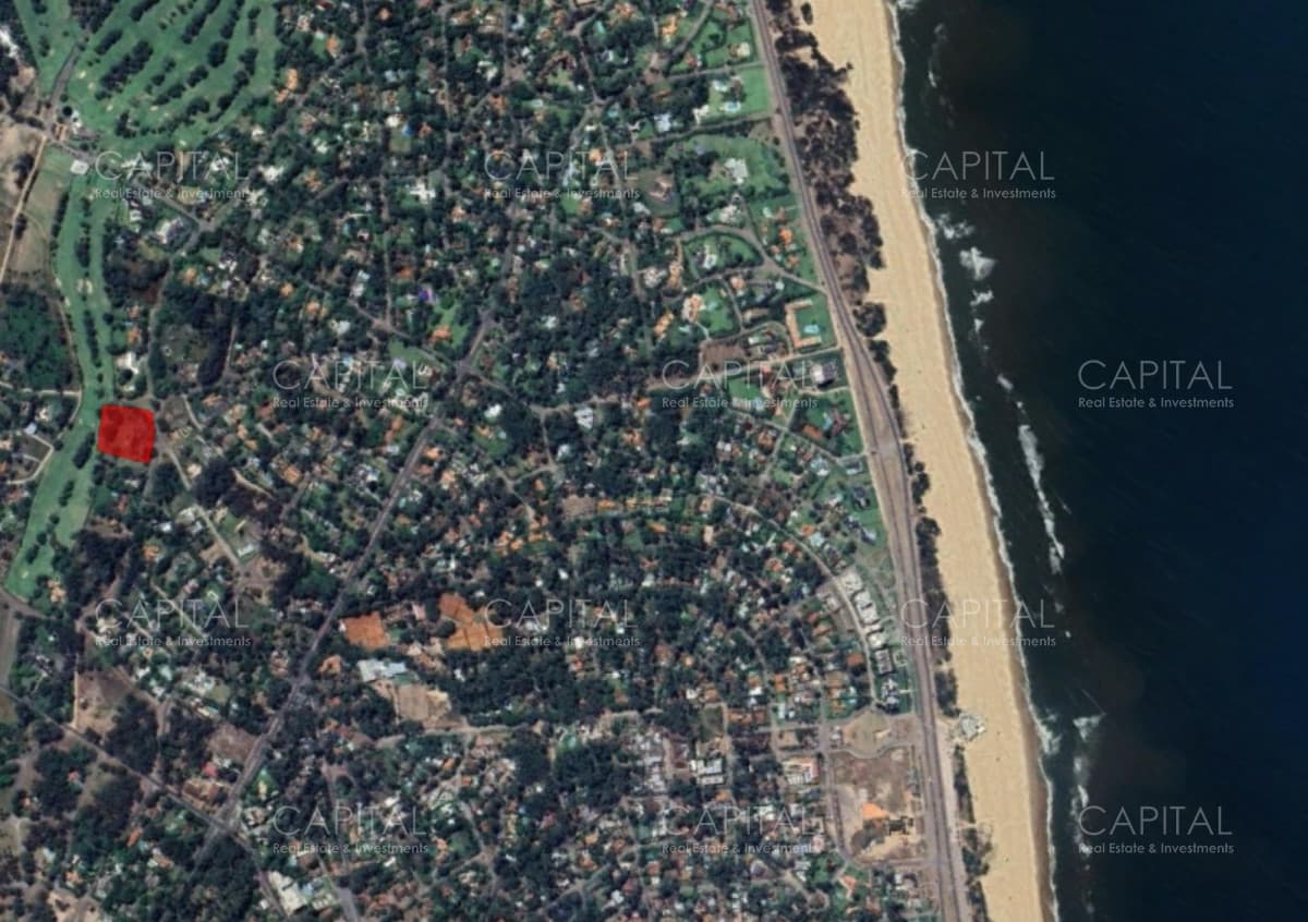 Terreno de 9000m2 en venta, Playa Brava.