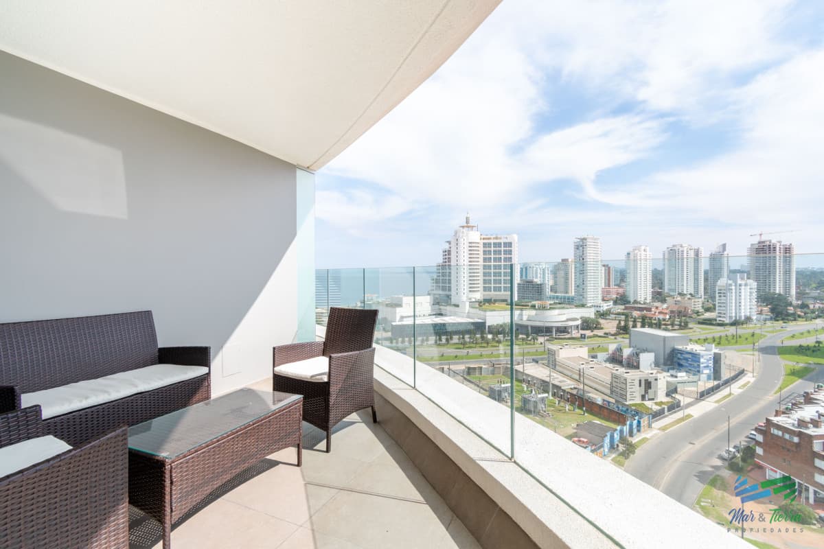 Apartamento de tres dormitorios en venta Art Tower Punta del Este