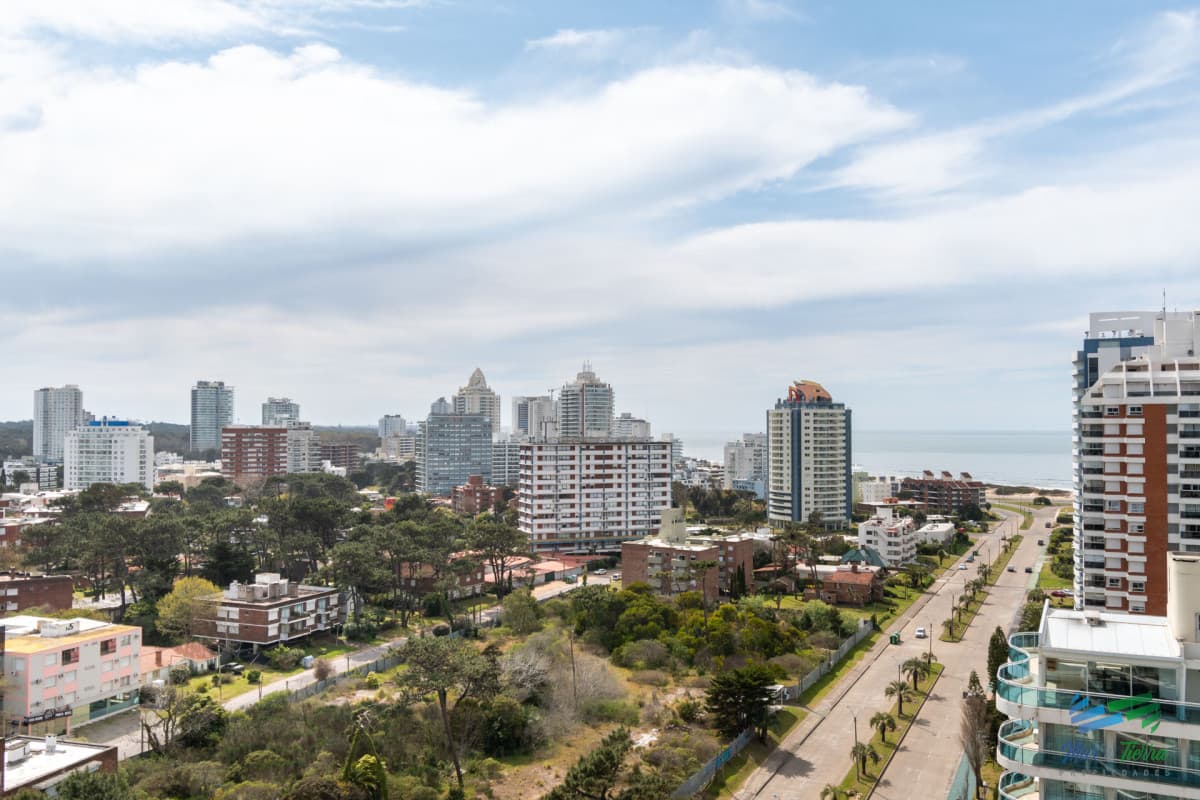 Apartamento de tres dormitorios en venta Art Tower Punta del Este