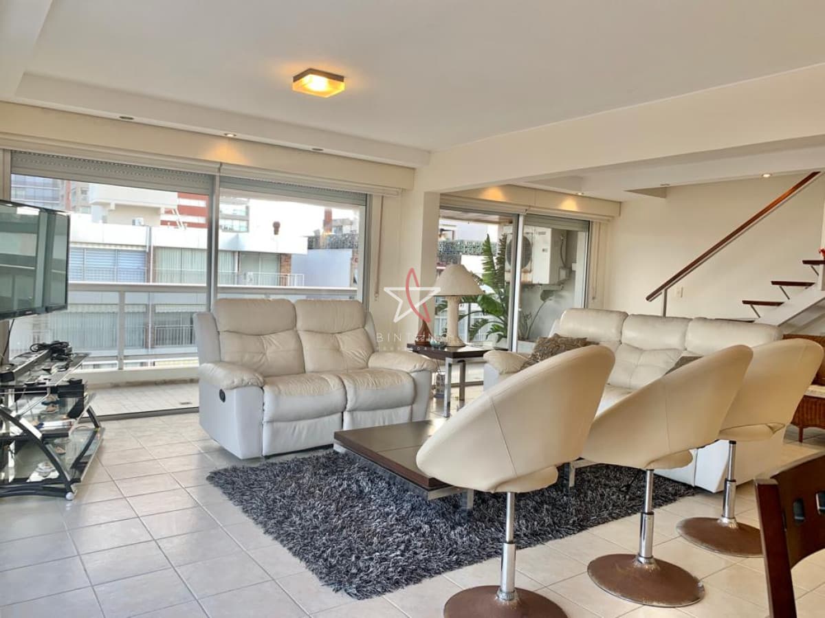 Penthouse Duplex de Tres Dormitorios en Venta + Parrillero Propio - Bintang Propiedades