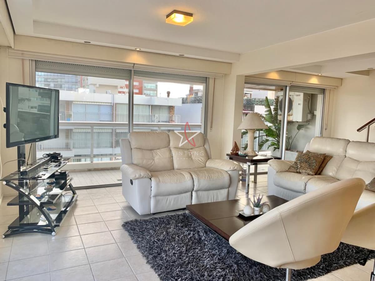 Penthouse Duplex de Tres Dormitorios en Venta + Parrillero Propio - Bintang Propiedades