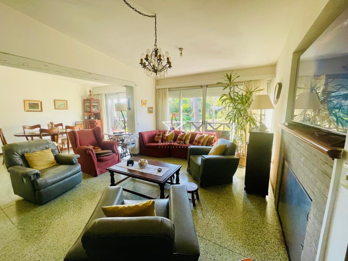 Casa de cuatro dormitorios en Alquiler Temporal, Punta del Este  - Bintang Propiedades