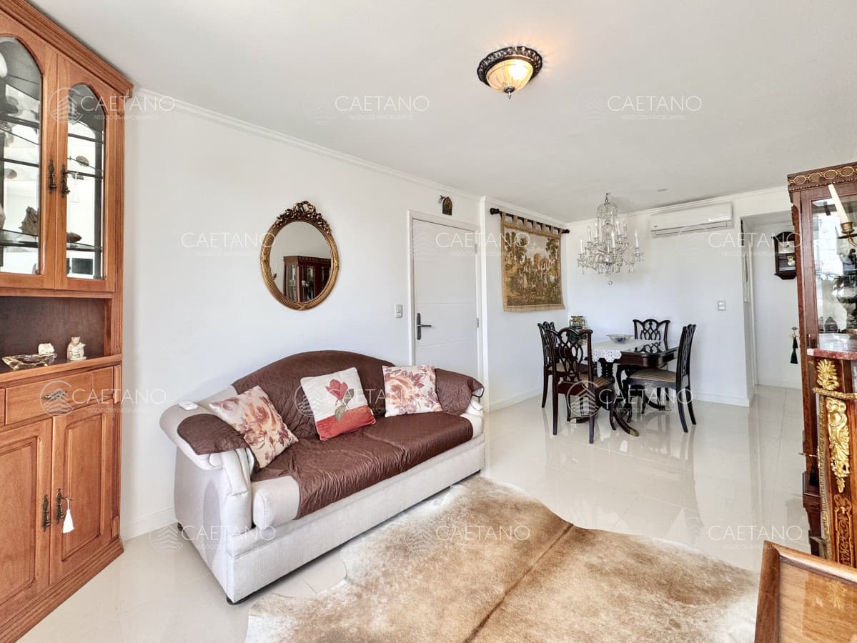 Casino Tower de dos dormitorios en venta, Punta del Este.