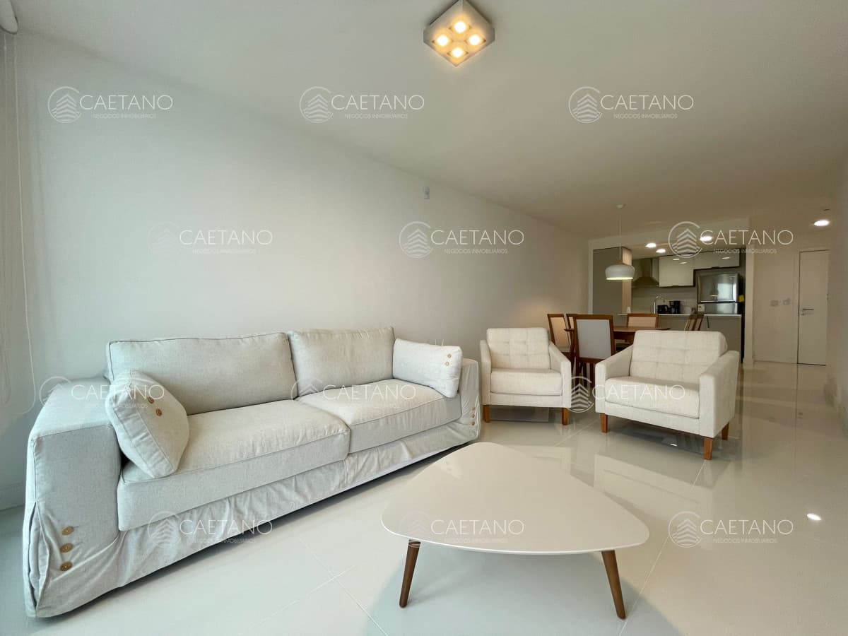 Apartamento de dos dormitorios en Venta, Punta del Este