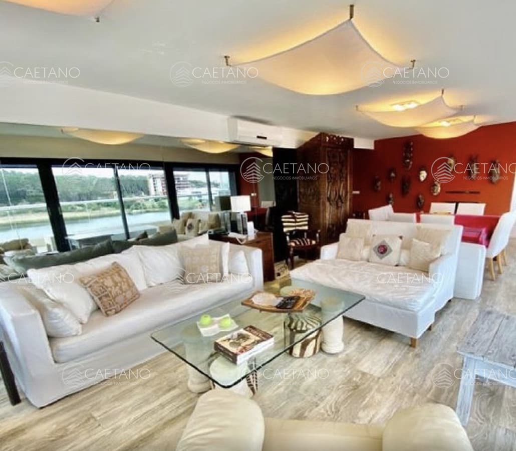 Apartamento Penthouse en Venta Con VIsta Tres Dormitorios