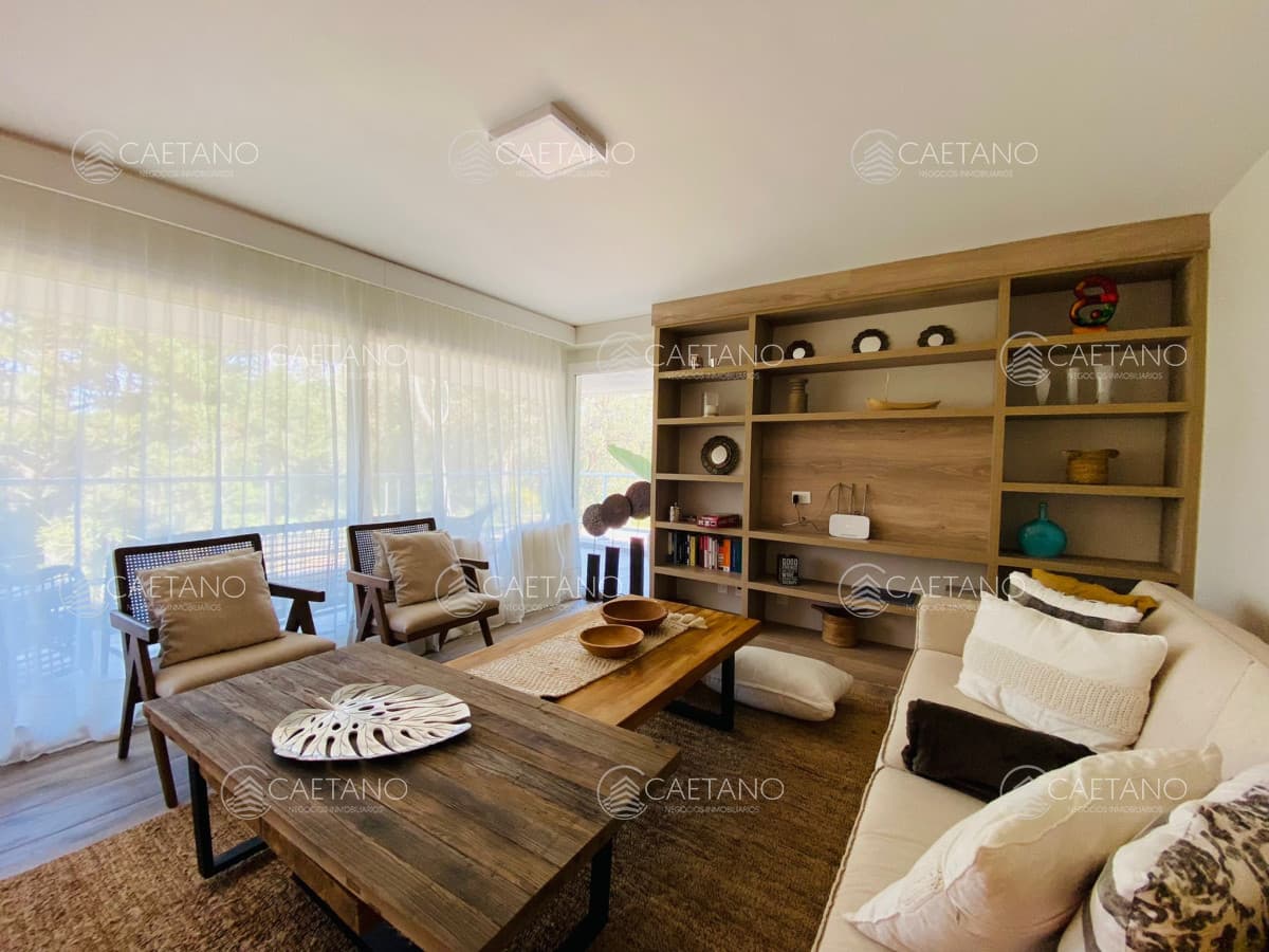 Apartamento en Venta Tres Suites y Dependencia Playa Brava