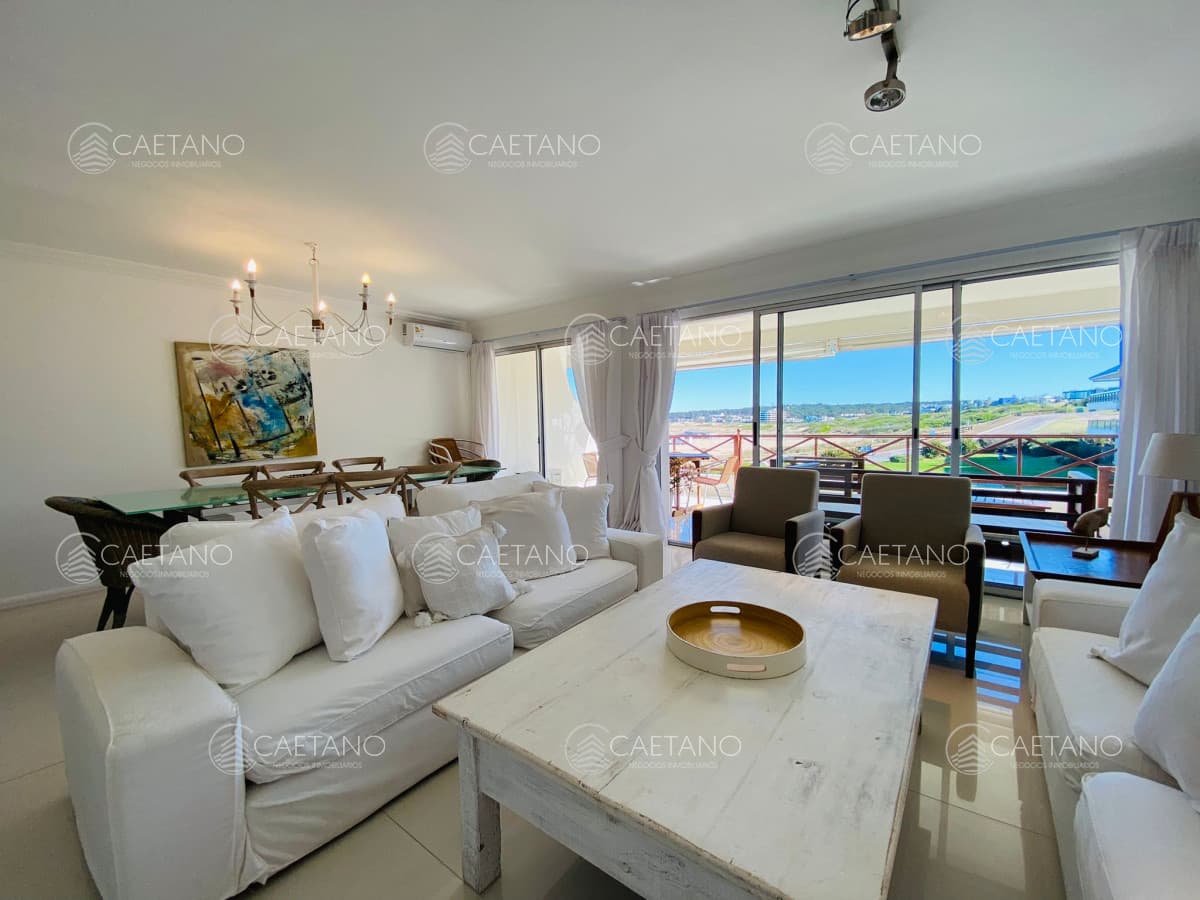 Apartamento en Venta 3 Dormitorios + Servicio Frente al Mar