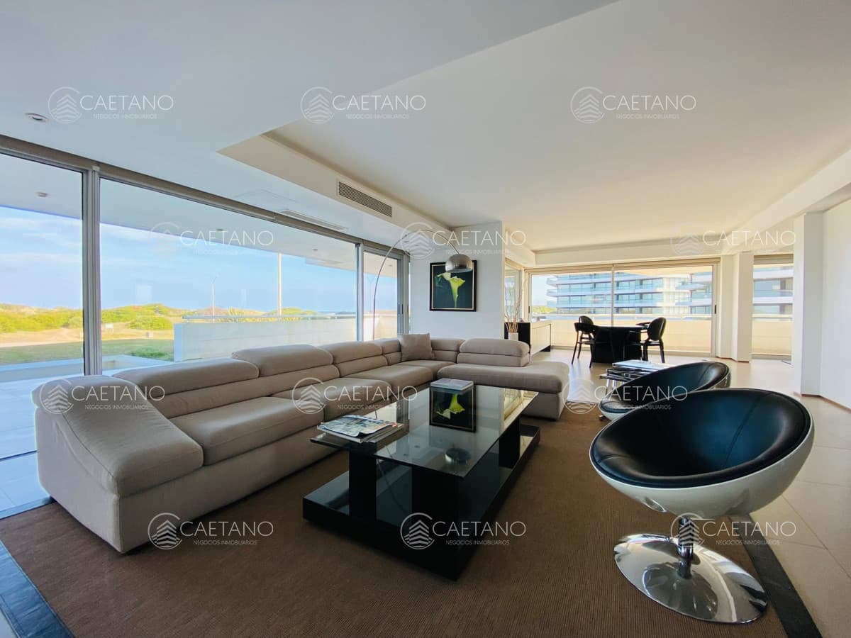 Departamento en Venta Seis Dormitorios y Servicio Frente al Mar