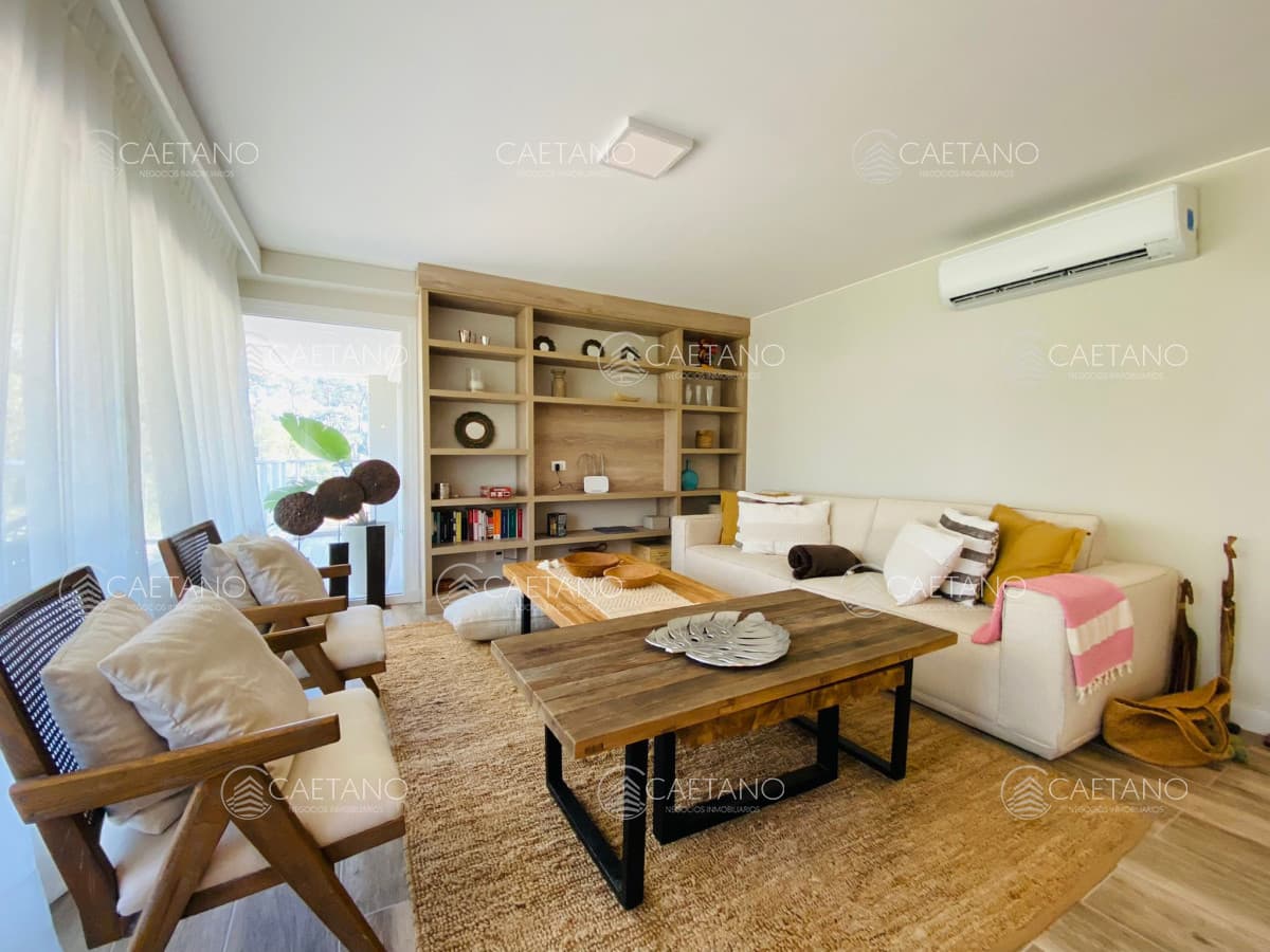 Apartamento en Venta Tres Suites y Dependencia Playa Brava