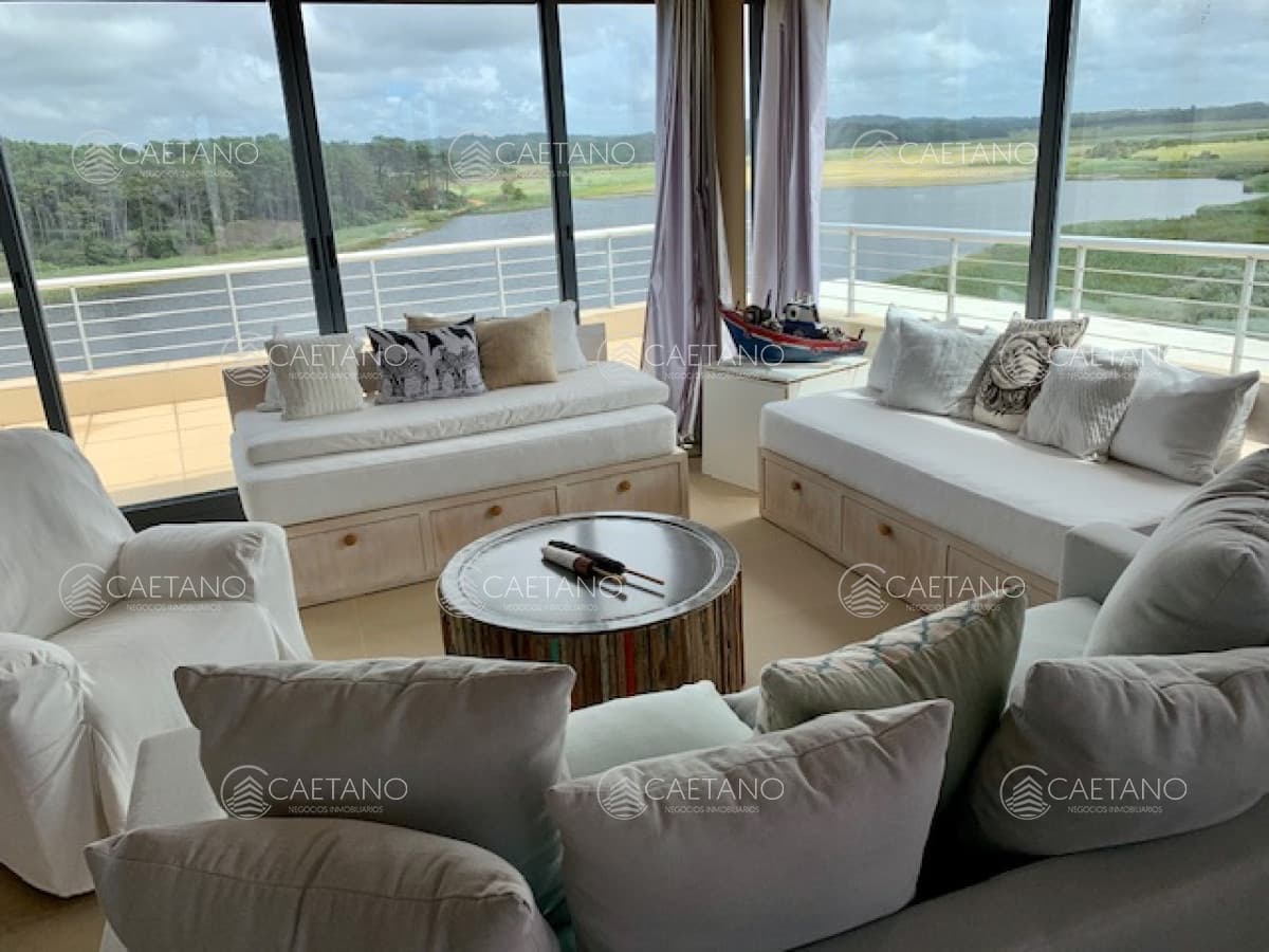 Apartamento Penthouse en Venta Con VIsta Tres Dormitorios