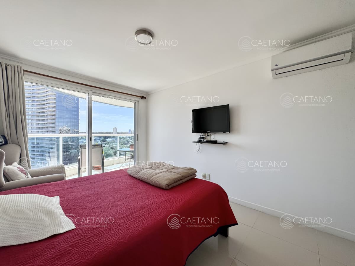 Casino Tower de dos dormitorios en venta, Punta del Este.