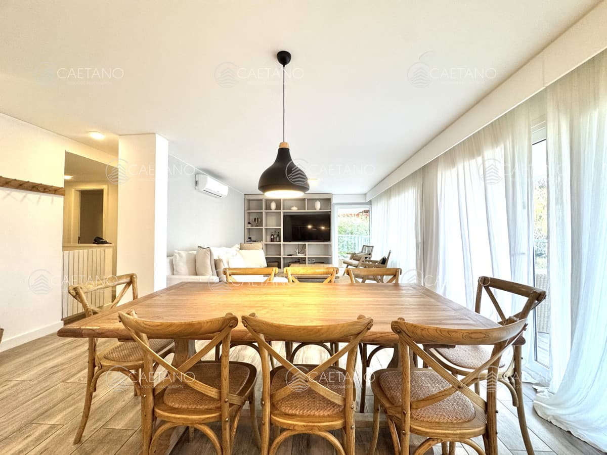 Espectacular Apartamento Duplex de Tres dormitorios en Venta en Barrio Golf
