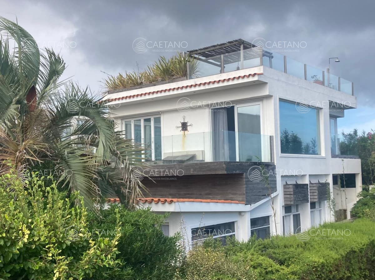 Casa en La Barra de la ruta al mar a pasos de La Posta del Cangrejo