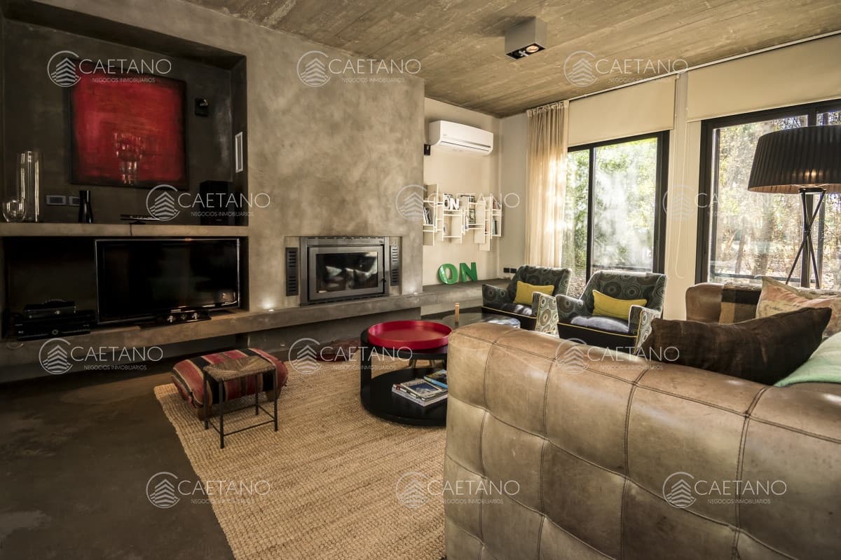 Excelente casa de estilo Minimalista en Barrio Privado La Arbolada