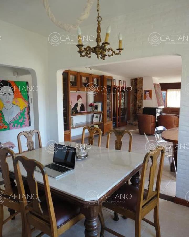 Venta y alquiler temporario de gran casa en Pinares a una cuadra de la Playa
