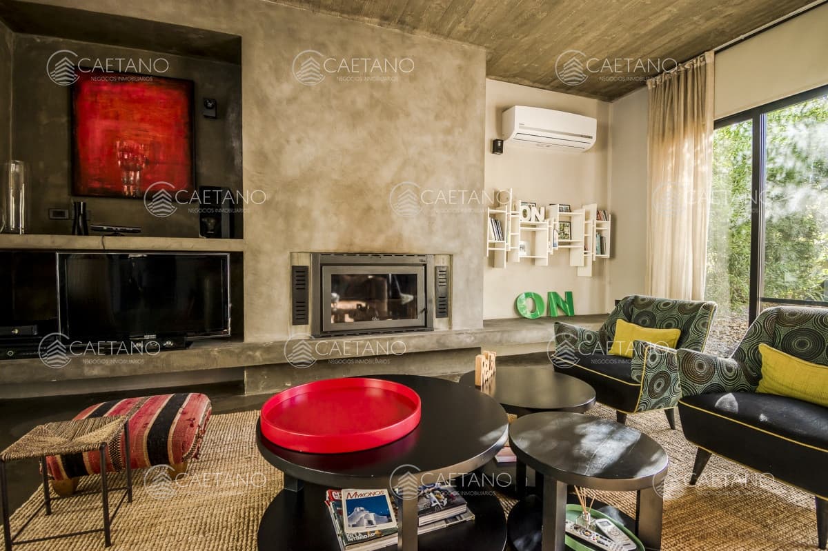 Excelente casa de estilo Minimalista en Barrio Privado La Arbolada